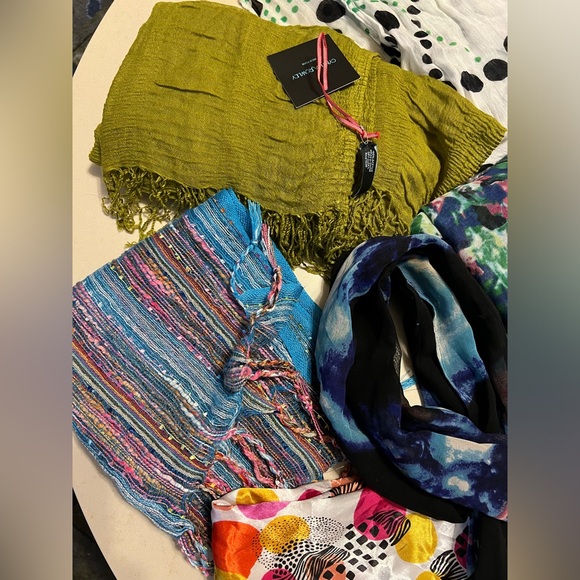 1️⃣2️⃣Lot of 12 Random Scarves-Varying Colors/Sizes/Brands/Materials/Conditions - Picture 15 of 17